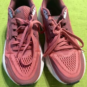 Adidas sister running shoe 8 women’s